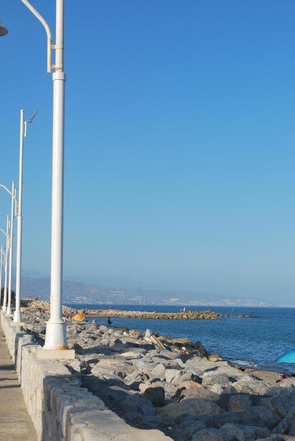 Una Ventana Al Mar En Málaga Exterior foto